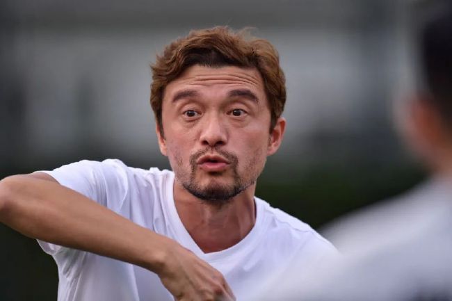 卡塞米罗现年31岁，2022年8月以7065万欧元转会费从皇马加盟曼联，目前德转身价为4000万欧元。